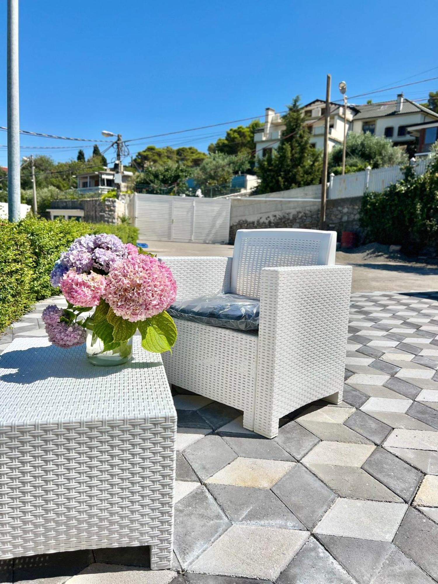 Iart Residence Shiroka Ngoại thất bức ảnh