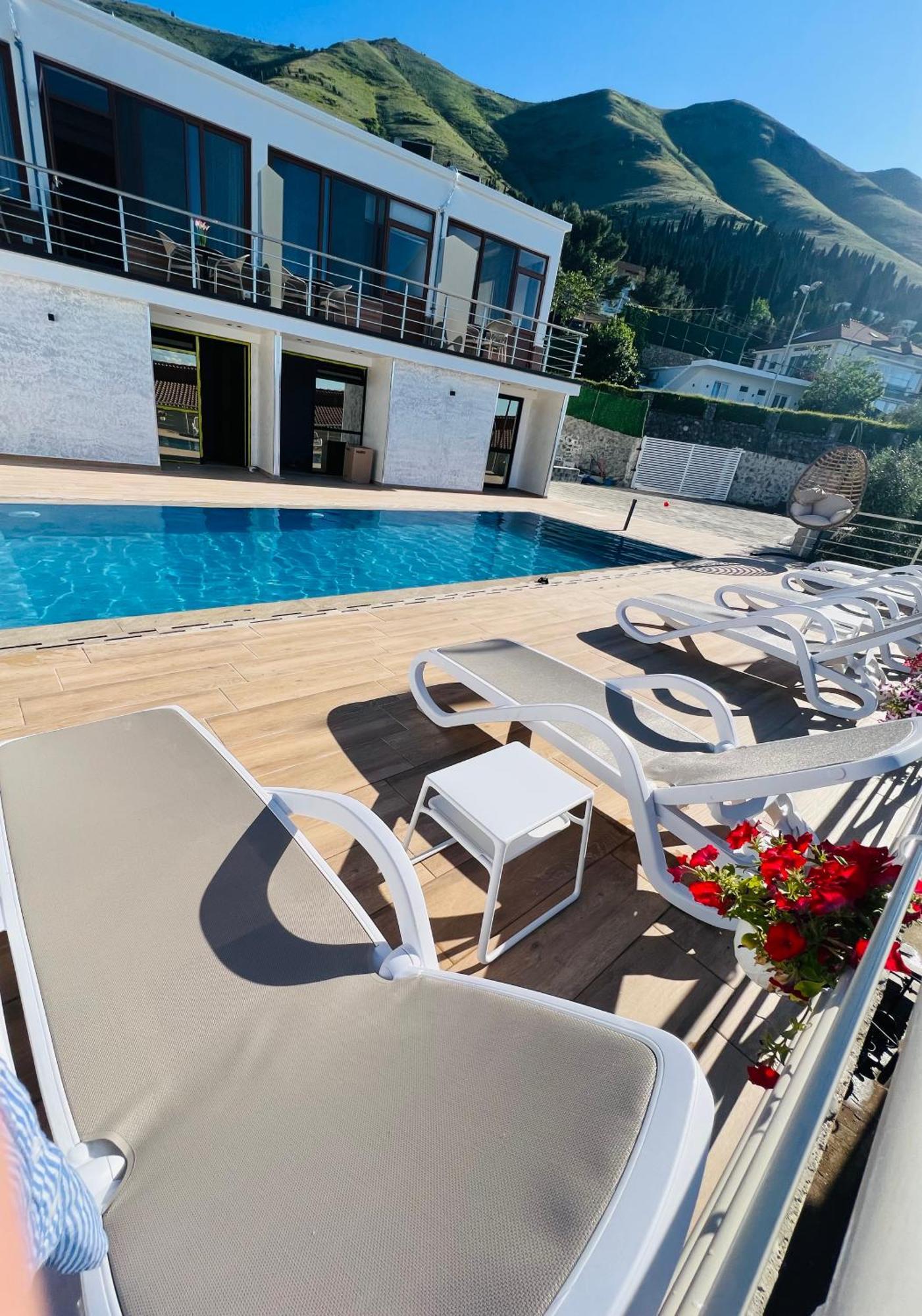 Iart Residence Shiroka Ngoại thất bức ảnh
